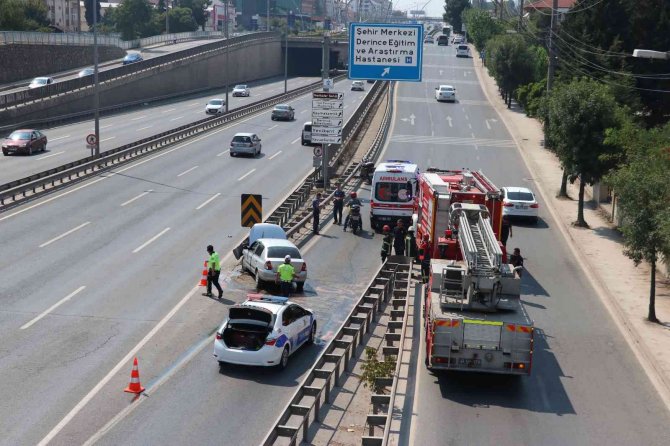 Otomobil Bariyerlere Ok Gibi Saplandı: 1 Ağır Yaralı