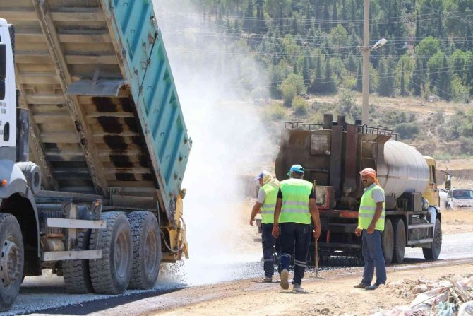 Manisa Büyükşehir Alaşehir’in Yollarını Güzelleştiriyor