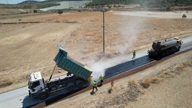 Manisa Büyükşehir Alaşehir’in Yollarını Güzelleştiriyor