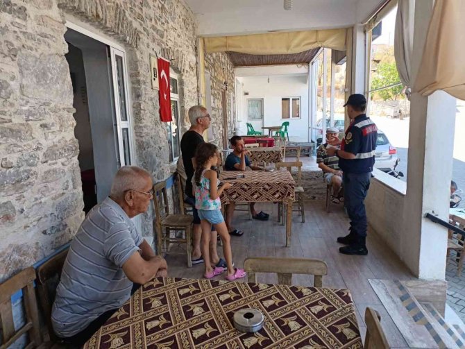 Muğla’da Vatandaşlar Jandarma Tarafından Siber Suçlara Karşı Bilinçleniyor