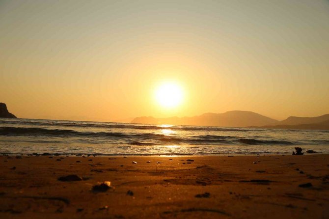 İ̇ztuzu Sahilinde Gün Batımı Mest Etti