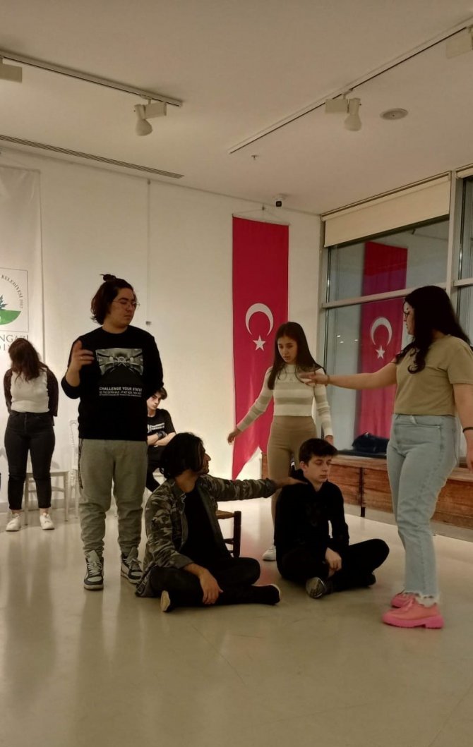 Gençler Sahne Tozunu Osmangazi’de Yutuyor