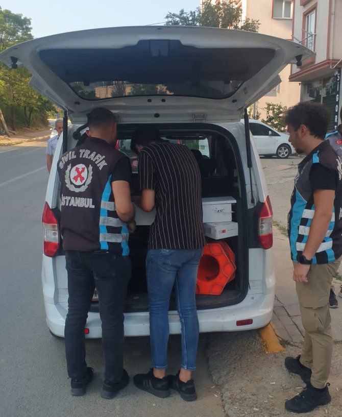 Pendik’te Yolu Trafiğe Kapatıp Asker Eğlencesi Yapan Şahıslara Para Cezası