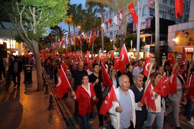 Melek Mosso’dan Manavgat’ta 30 Ağustos Konseri