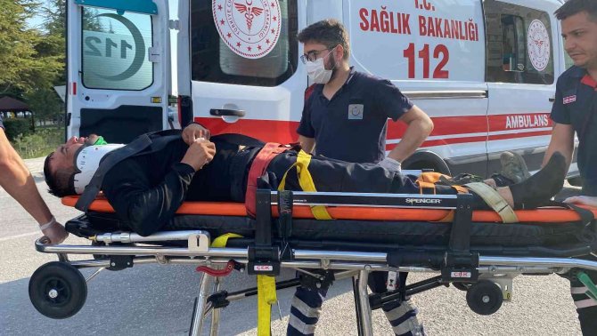 Polisten Kaçan Motosiklet Sürücüsü Kamyonete Çarpınca Yakalandı