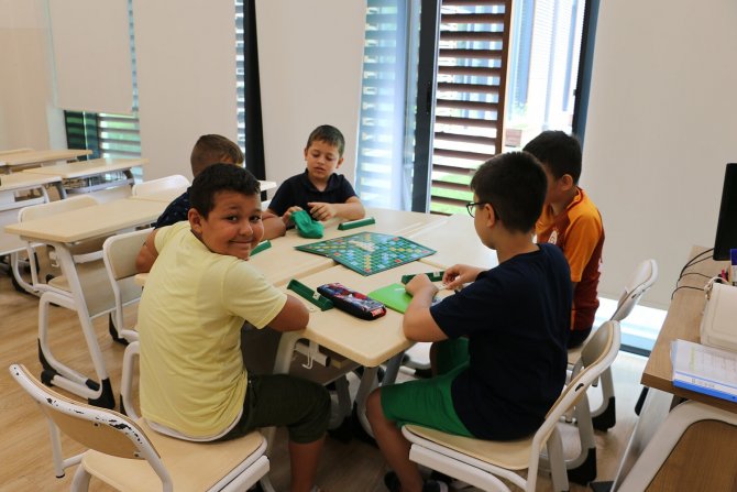 Sgm’li Minikler İ̇ngilizceyi Oyunlarla Öğreniyor