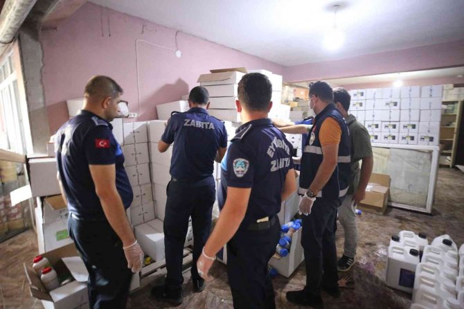 Şanlıurfa’da Sahte Tarım İlacı Üretilen Depoya Baskın
