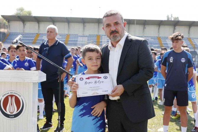 Sincan Belediyespor Yaz Futbol Okulundan 327 Genç Yetenek Mezun Oldu