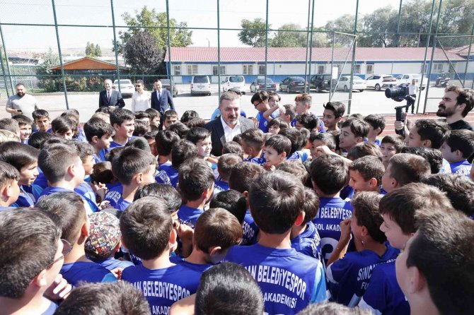 Sincan Belediyespor Yaz Futbol Okulundan 327 Genç Yetenek Mezun Oldu