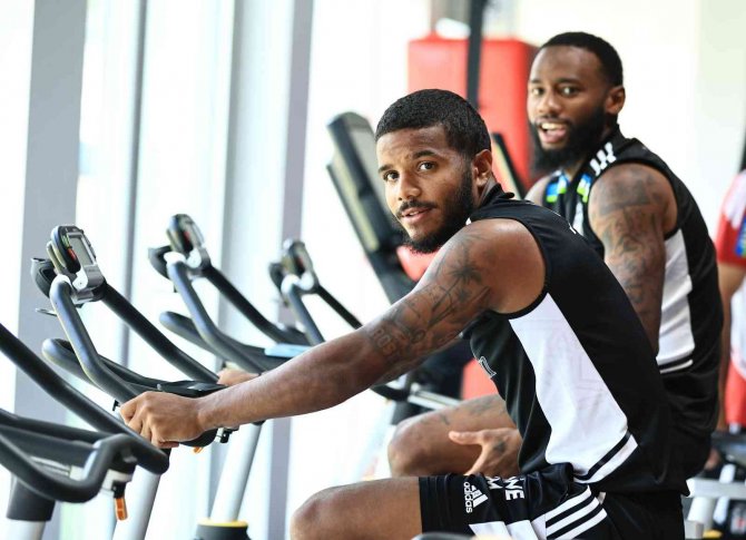 Beşiktaş, Fatih Karagümrük Maçı Hazırlıklarını Çift İdmanla Sürdürdü