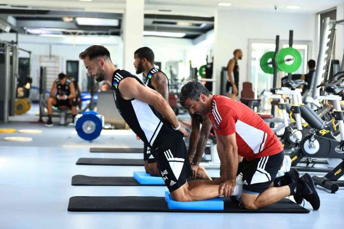 Beşiktaş, Fatih Karagümrük Maçı Hazırlıklarını Çift İdmanla Sürdürdü