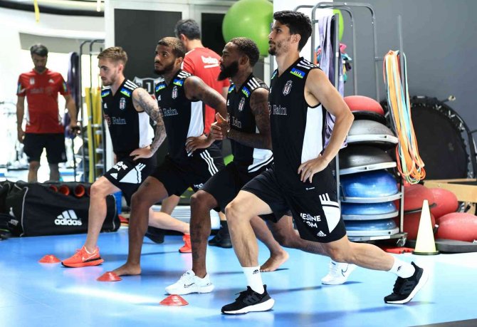 Beşiktaş, Fatih Karagümrük Maçı Hazırlıklarını Çift İdmanla Sürdürdü