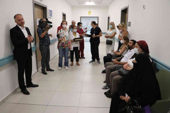 Muayeneye Karanfille Girdiler