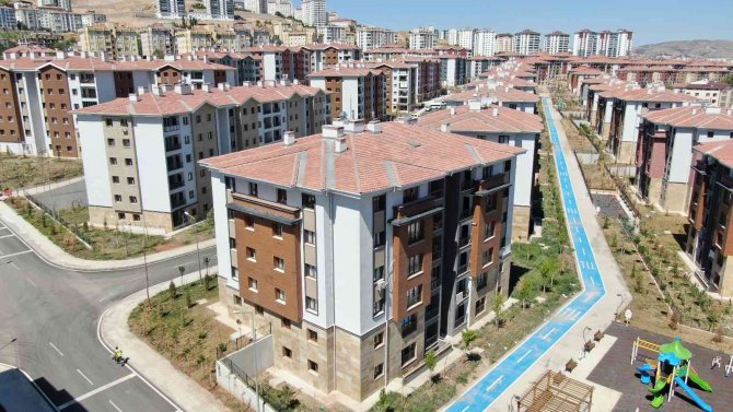 Elazığlı Depremzedeler Yeni Toki̇ Binalarında Güven İçerisinde Yaşıyor