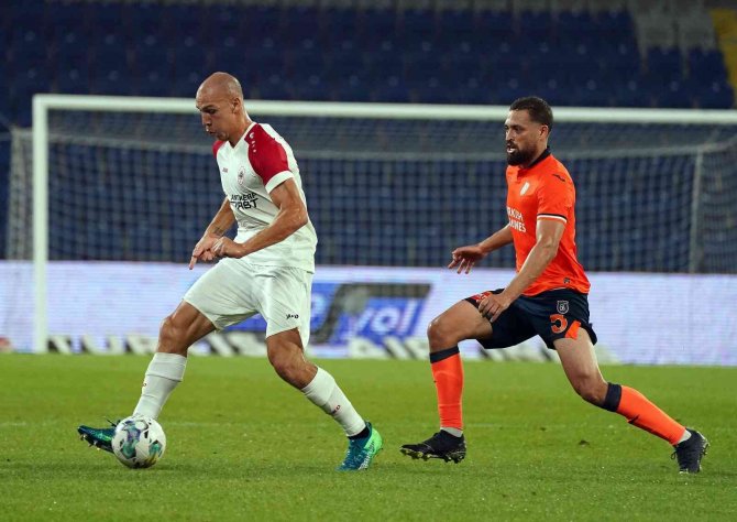 Uefa Avrupa Konferans Ligi: Medipol Başakşehir: 0 - Royal Antwerp: 0 (İ̇lk Yarı)