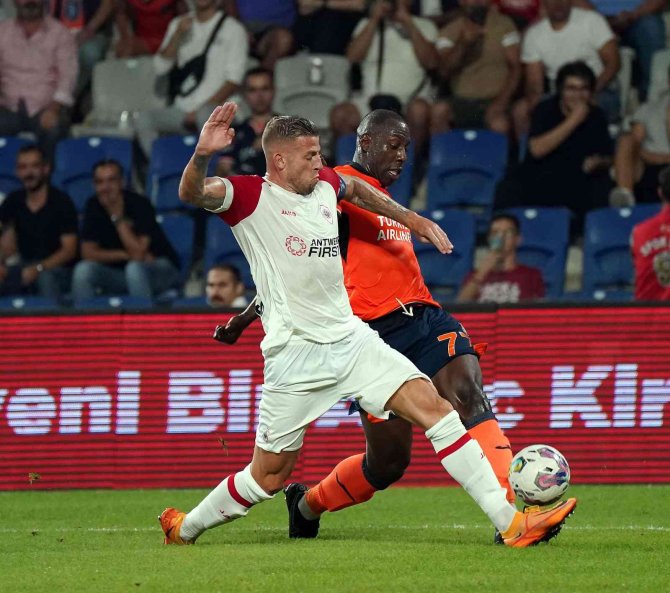 Uefa Avrupa Konferans Ligi: Medipol Başakşehir: 0 - Royal Antwerp: 0 (İ̇lk Yarı)