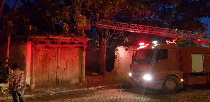 Metruk Binada Korkutan Yangın