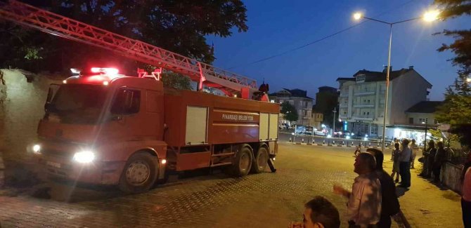 Metruk Binada Korkutan Yangın