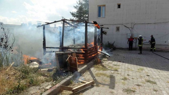 Çocukların Ateşle Oyunu Yangın Çıkardı