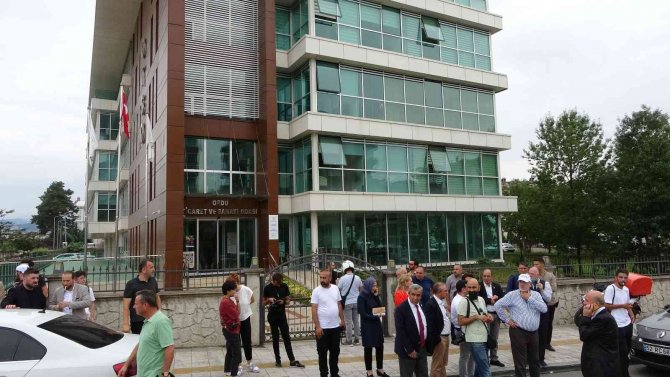 Otso Binasına Alınmayan Ümit Özdağ: 