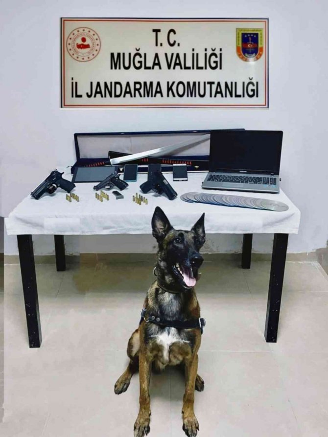 6 Ayrı Suçtan Aranıyordu, Samuray Kılıçla Yakalandı