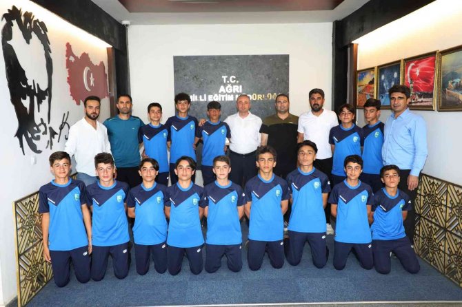 Sporcu Öğrencilerden Milli Eğitim Müdürü Kökrek’e Ziyaret