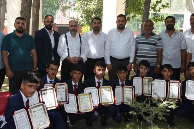 Ağrı’da Hafızlık Eğitimini Tamamlayan Öğrenciler İçin “Mezuniyet Programı” Düzenlendi
