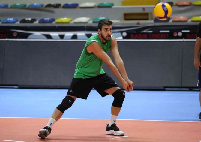 Bursa Büyükşehir Belediyespor Erkek Voleybol Takımı Yeni Sezon Hazırlıklarına Devam Ediyor