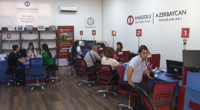 Azerbaycanlı Öğrenciler Anadolu Üniversitesi Açıköğretim Fakültesi Yaz Okulu Sınavlarına Hazırlanıyor