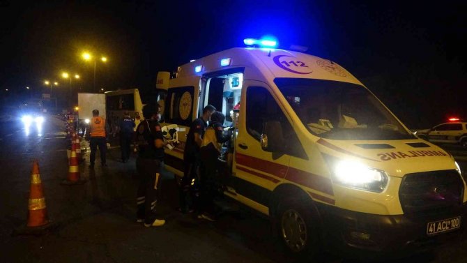 Tır, Kamyon Ve Otobüsün Karıştığı Kazada Yaralanan 8 Kişi Taburcu Oldu