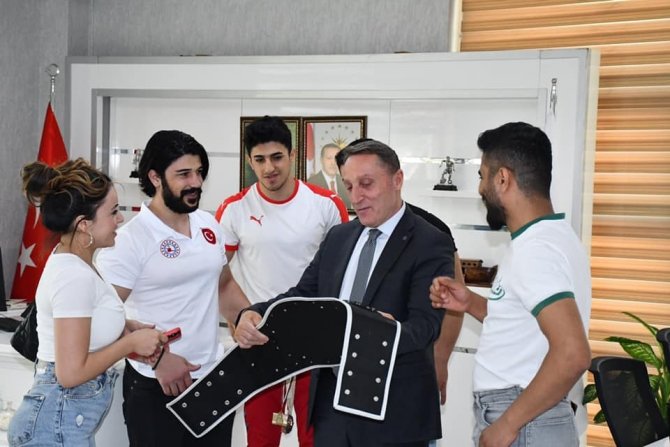 Cizreli Milli Sporcular, Gençlik Ve Spor İ̇l Müdürü İle Bir Araya Geldi