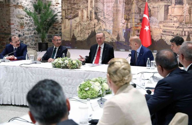 Cumhurbaşkanı Erdoğan, Ti̇m Başkanı Ve Yönetim Kurulu Üyelerini Kabul Etti