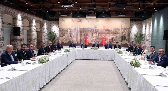 Cumhurbaşkanı Erdoğan, Ti̇m Başkanı Ve Yönetim Kurulu Üyelerini Kabul Etti