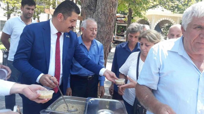 Denizli Ülkü Ocaklarından Aşure İkramı