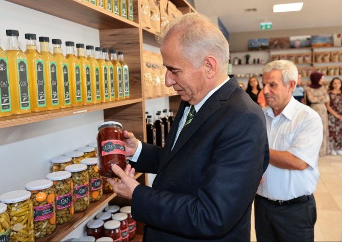 Başkan Zolan, Çal’da Vatandaşları Dinledi