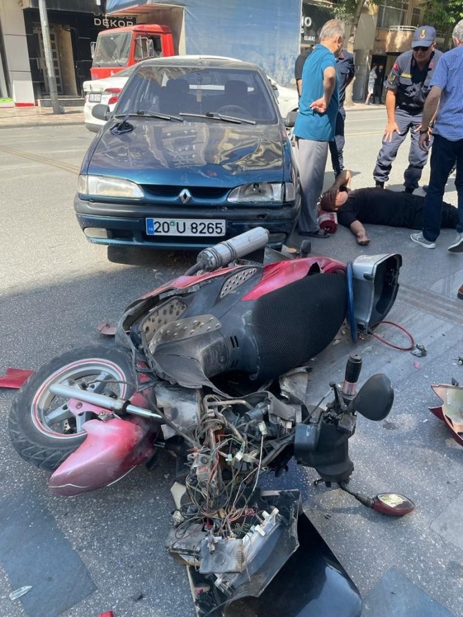 Otomobil Motosiklete Çarptı: 1 Yaralı