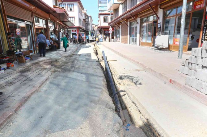 Elazığ’da Altyapı Yenileme Çalışmaları Tüm Hızıyla Sürüyor