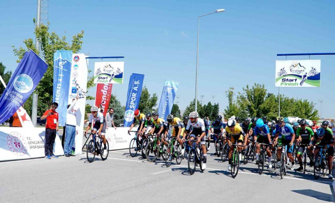 Uluslararası Bisiklet Yarışması Tomarza’da Start Aldı