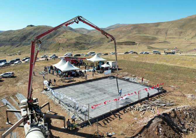 Hınıs Başköy Cemevi’nin Temeli Düzenlenen Törenle Atıldı