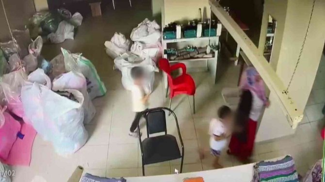 Esenler’de Bir Kadın Küçük Çocuğa Telefon Çaldırdı