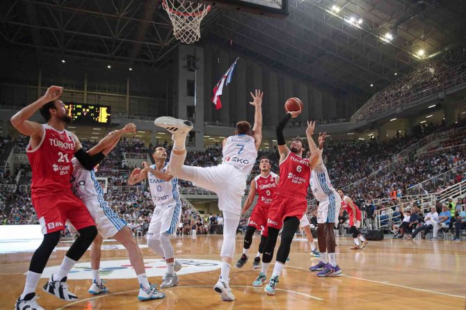 A Milli Erkek Basketbol Takımı, Yunanistan’a Mağlup Oldu