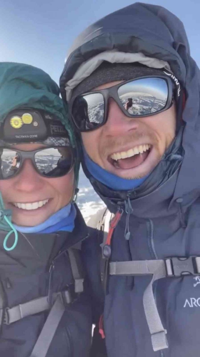 Fransız Çift Ağrı Dağı’nın Zirvesine Ulaştı