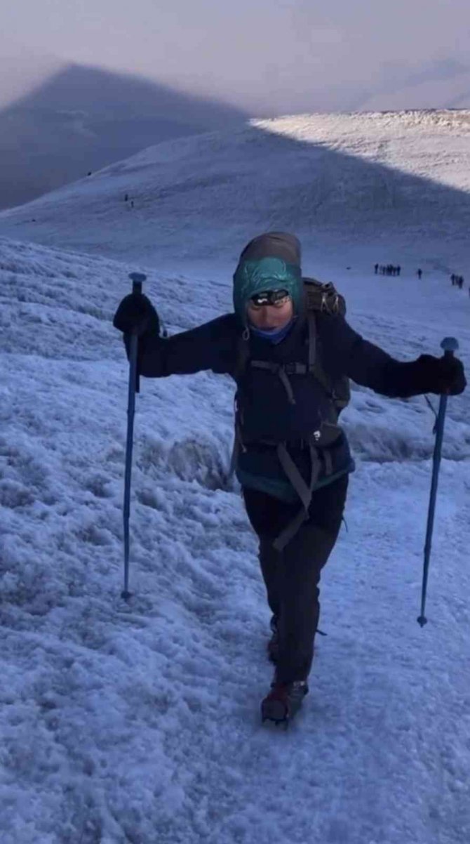 Fransız Çift Ağrı Dağı’nın Zirvesine Ulaştı