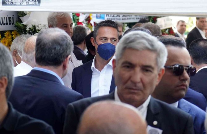 Dursun Özbek’in Annesi Kezban Özbek Son Yolculuğuna Uğurlandı