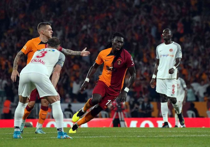 Bafetimbi Gomis Oyuna Sonradan Girdi Yine Golünü Attı