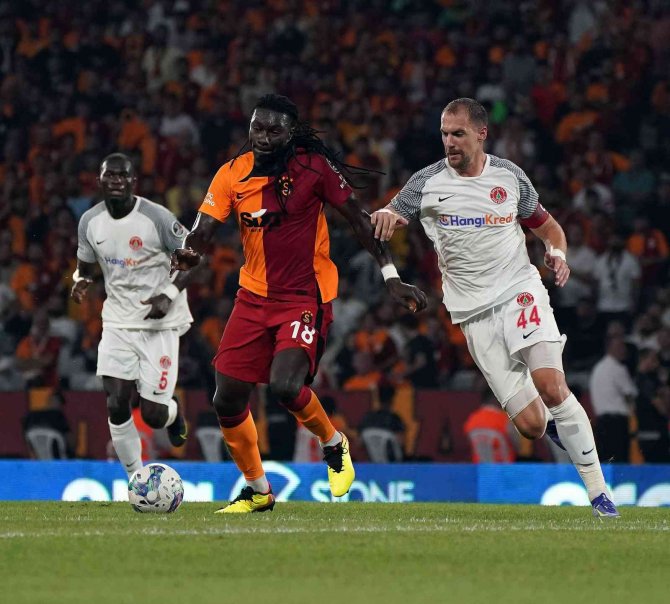 Bafetimbi Gomis Oyuna Sonradan Girdi Yine Golünü Attı