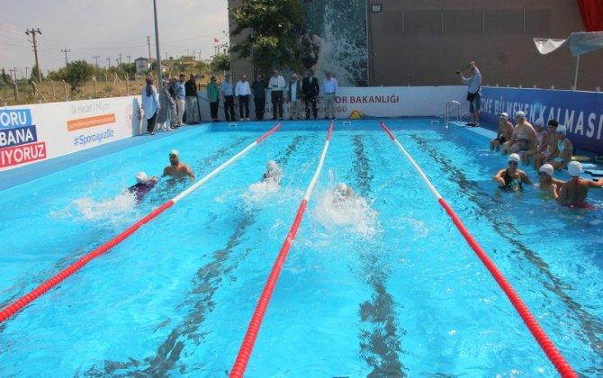 Çınarcık’ta Portatif Yüzme Havuzu Açıldı