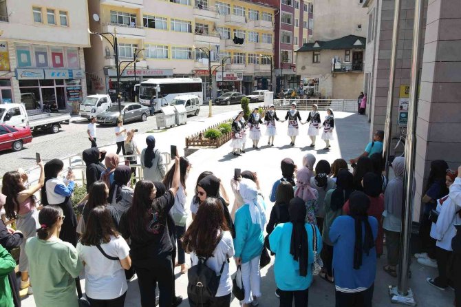 Petrol Kentinden Gümüş Kentine Geldiler