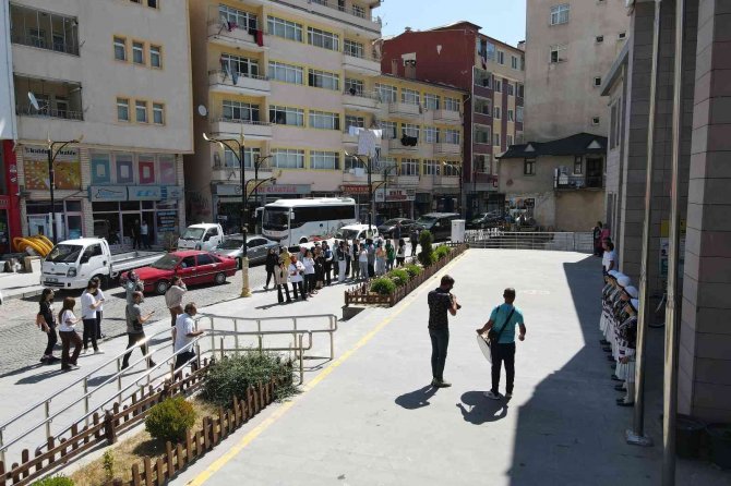 Petrol Kentinden Gümüş Kentine Geldiler