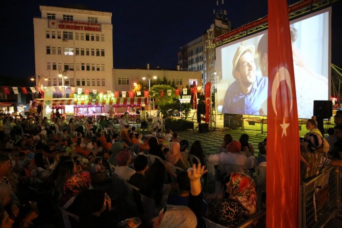 Geleneksel Açık Hava Sinema Günlerine İ̇lkadım’da Yoğun İlgi